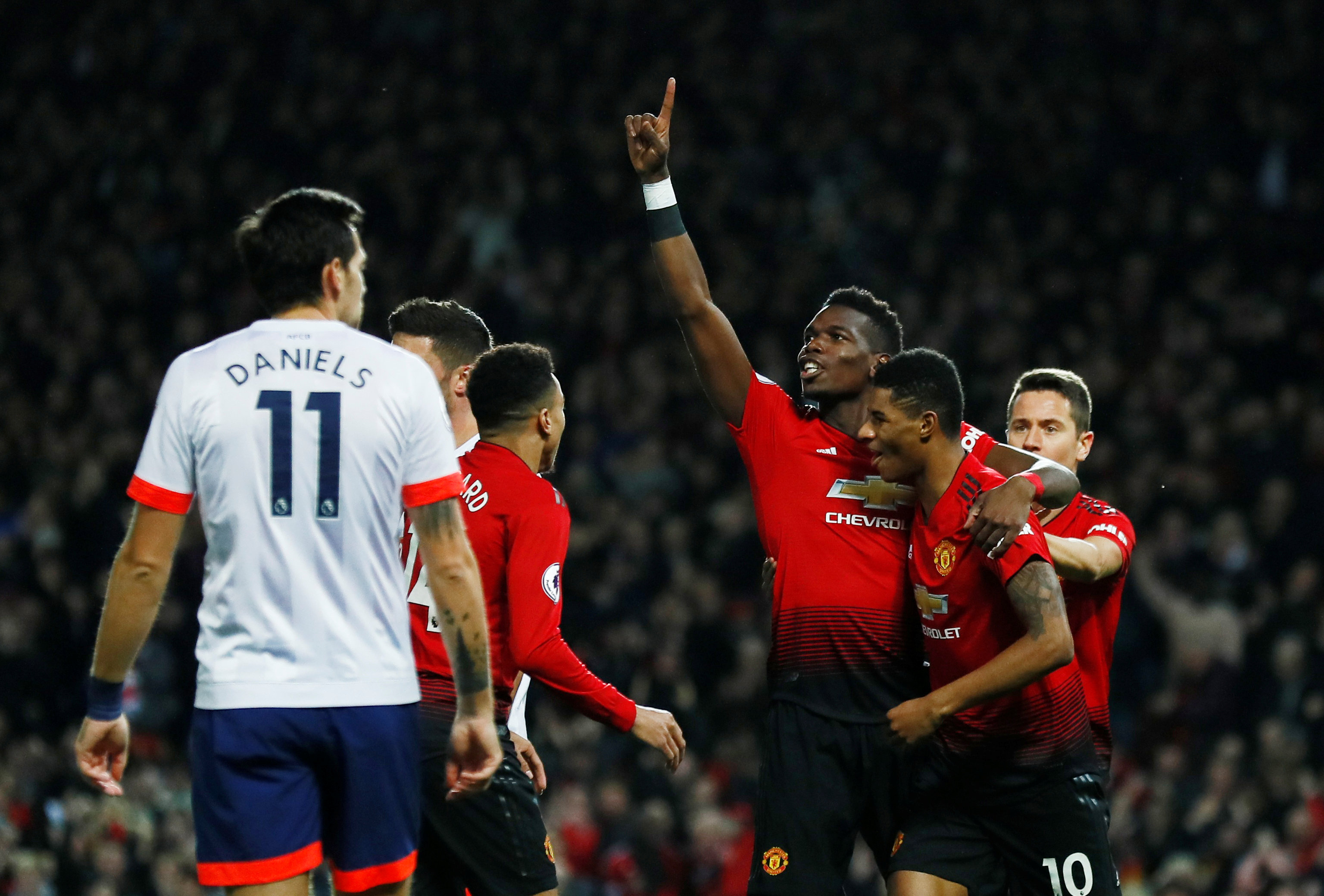 通过此举 通过此举